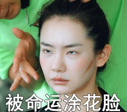 戚薇基因强大,与女儿lucky表情包神同步,翻白眼成亮点!