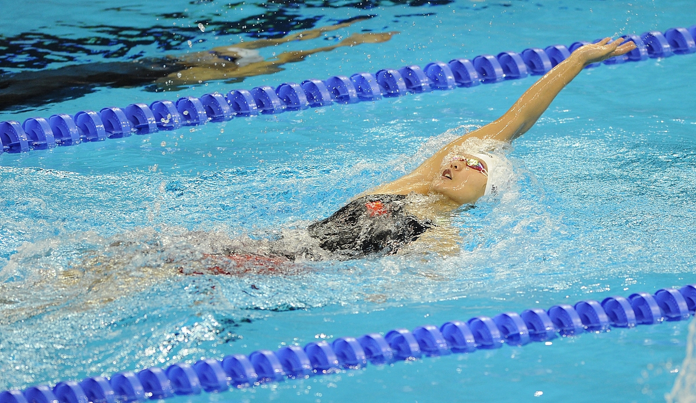 中国选手柳雅欣勇夺成都大运会女子200米仰泳冠军!