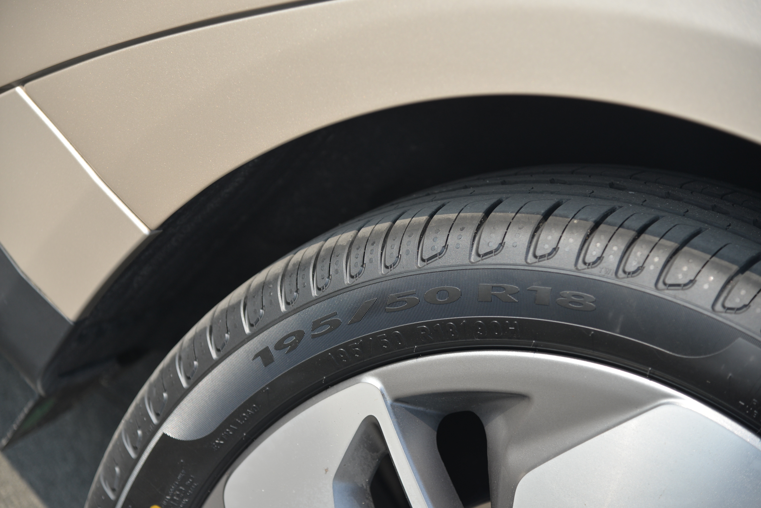 开启纯电动新征程 吉利几何a剑指特斯拉model 3