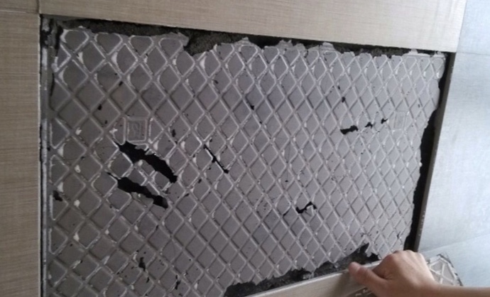 墙面基层导致的瓷砖空鼓脱落的现象与解决办法