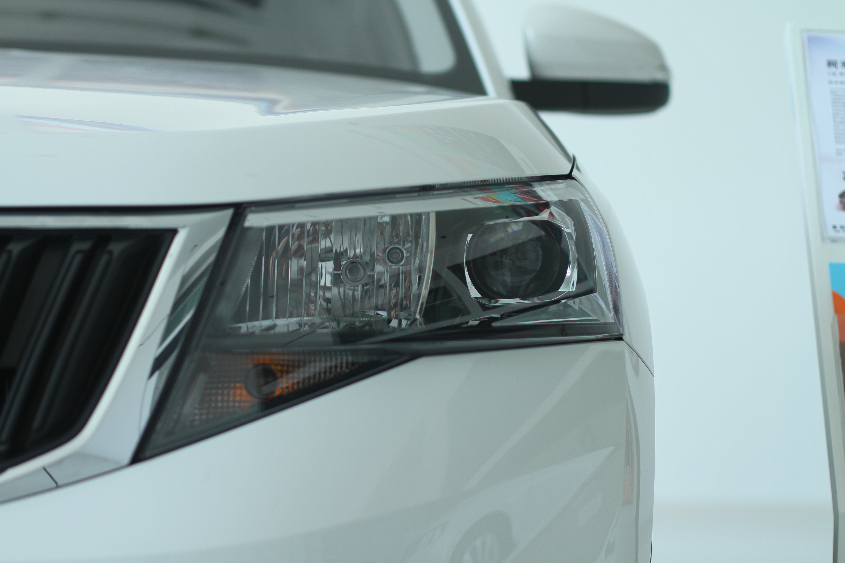 再说到了大灯,全系车型的大灯都是卤素大灯,它定位于一般经济家庭的