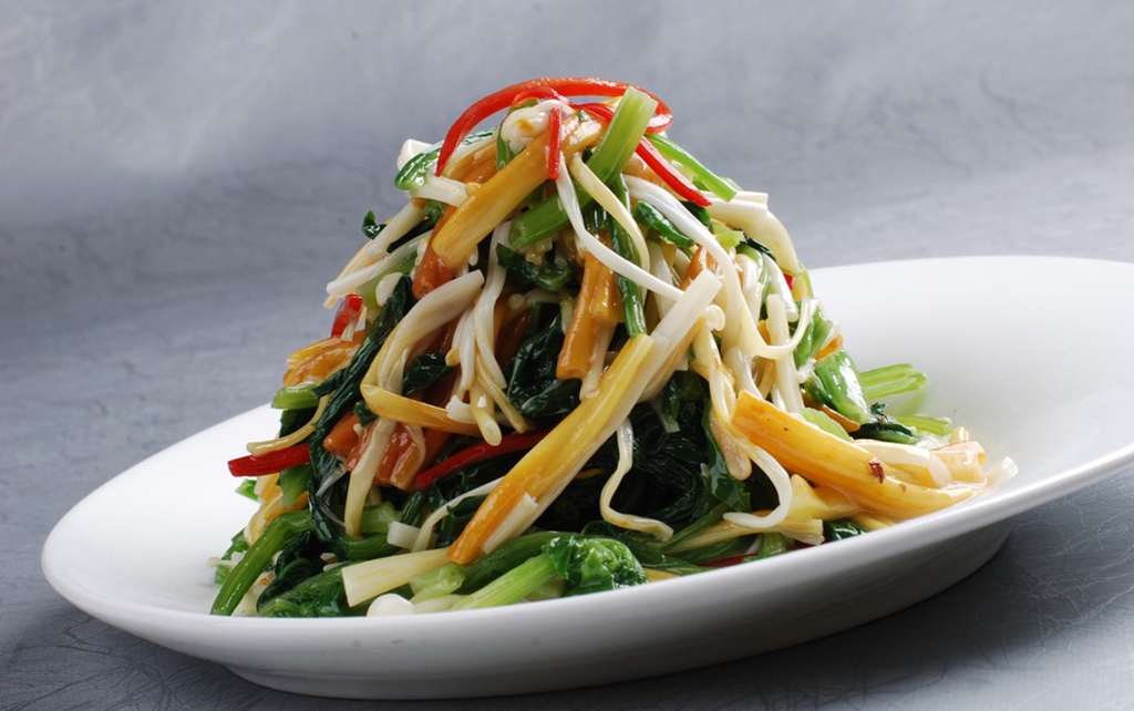 金针菇菠菜,菜不入味?厨娘说漏嘴:按照这个步骤做,菜鲜入味!