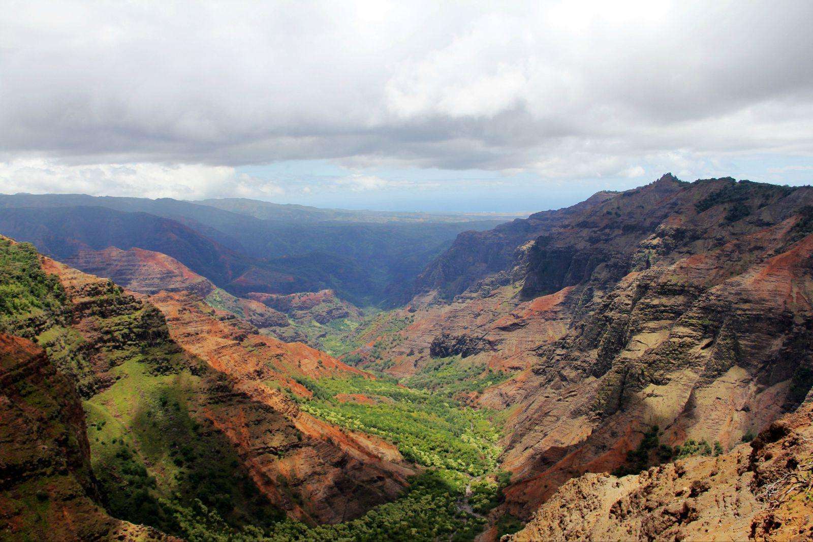 威美亚峡谷被马克吐温称为太平洋大峡谷,是夏威夷必看景点之一