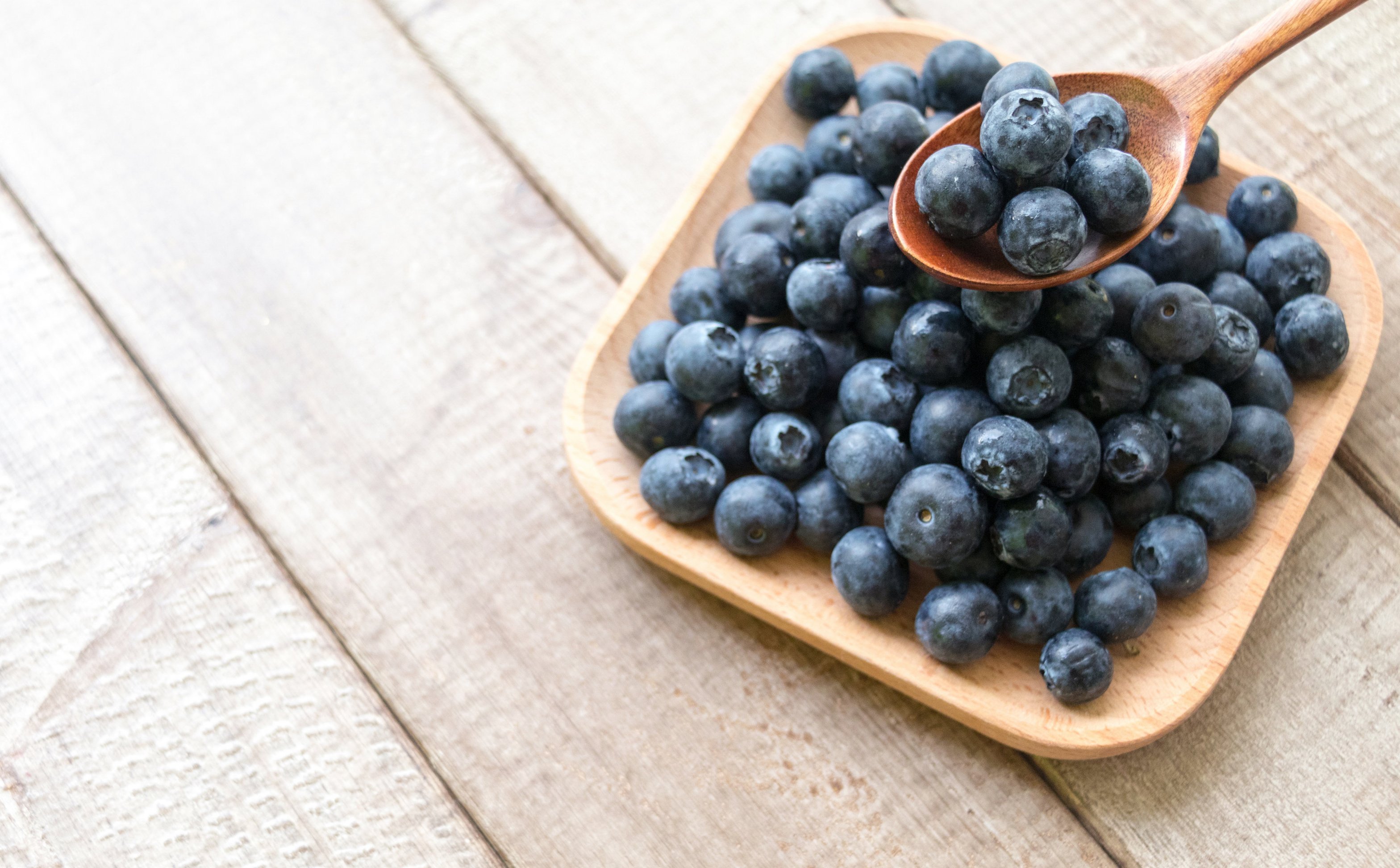 2004年科学家才首次在蓝莓中分离出紫檀芪,紫檀芪同样具有良好的抗氧