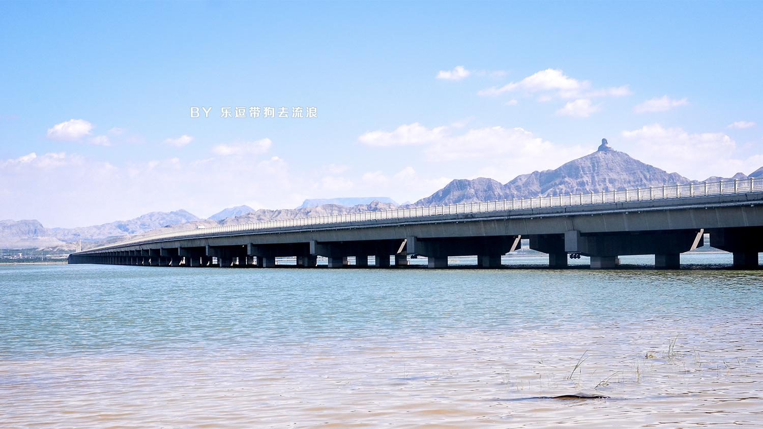 内蒙古乌海,被沙与湖包围的宁静城市!在这悠闲度过一下午很棒!