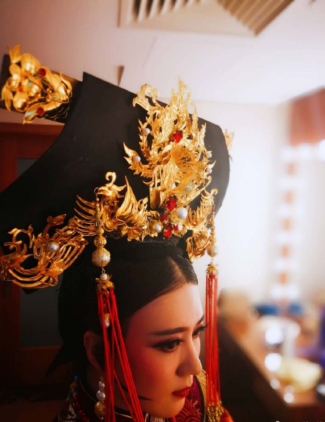 甄嬛传中娴福晋,戏外再穿华丽清装,美出新高度