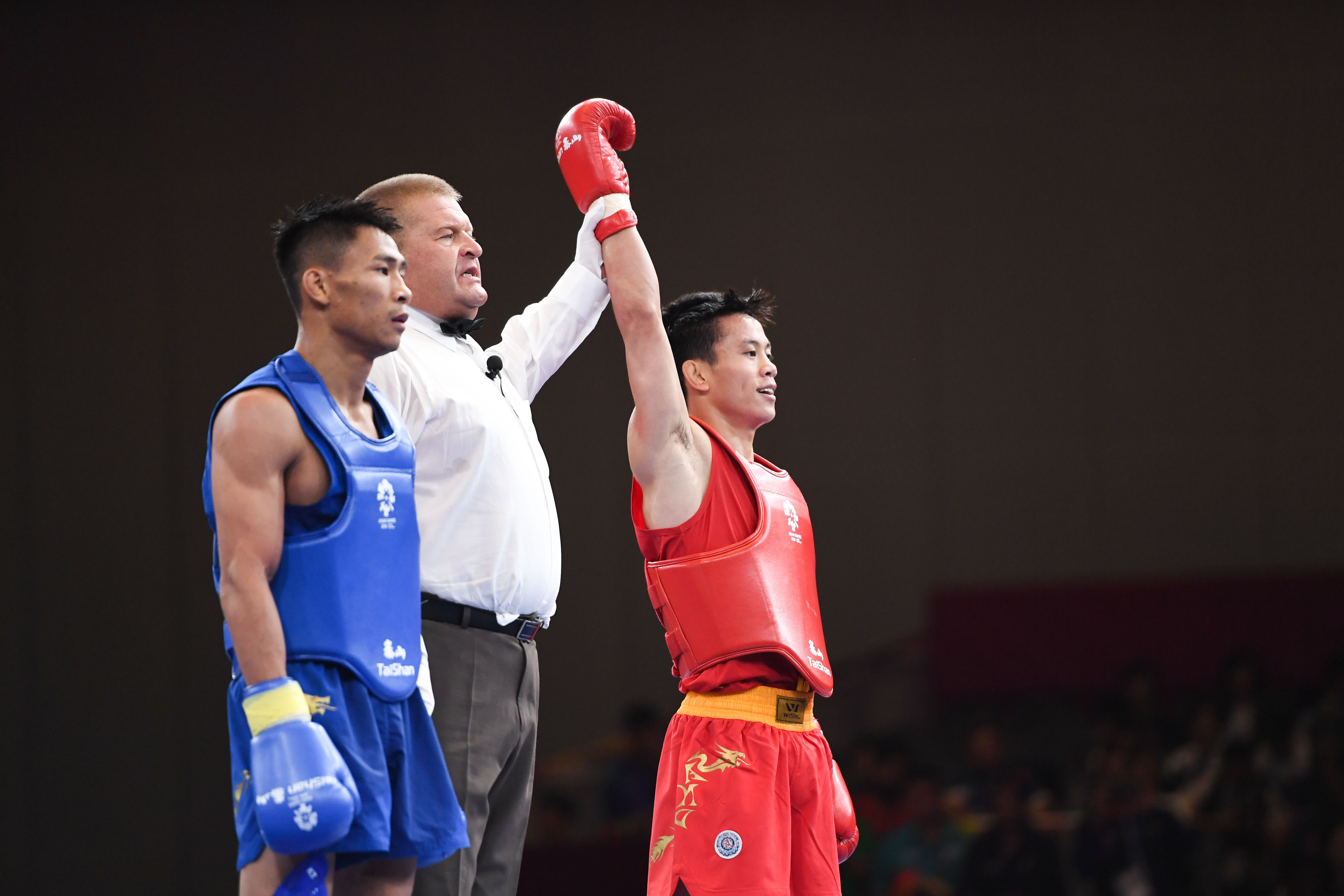 武术——男子散打56公斤以下级:中国选手申国顺夺冠(3)