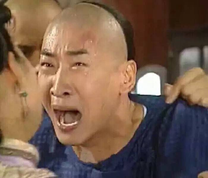 《还珠格格》紫薇跳悬崖,尔康跳楼,跳下的一瞬间出现神奇一幕!