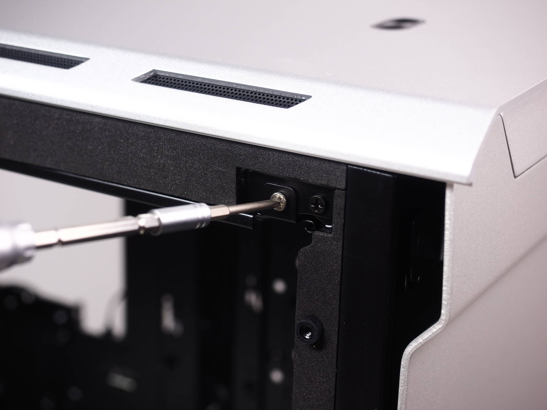 直男美学:phanteks 追风者 etg 515流光银 机箱