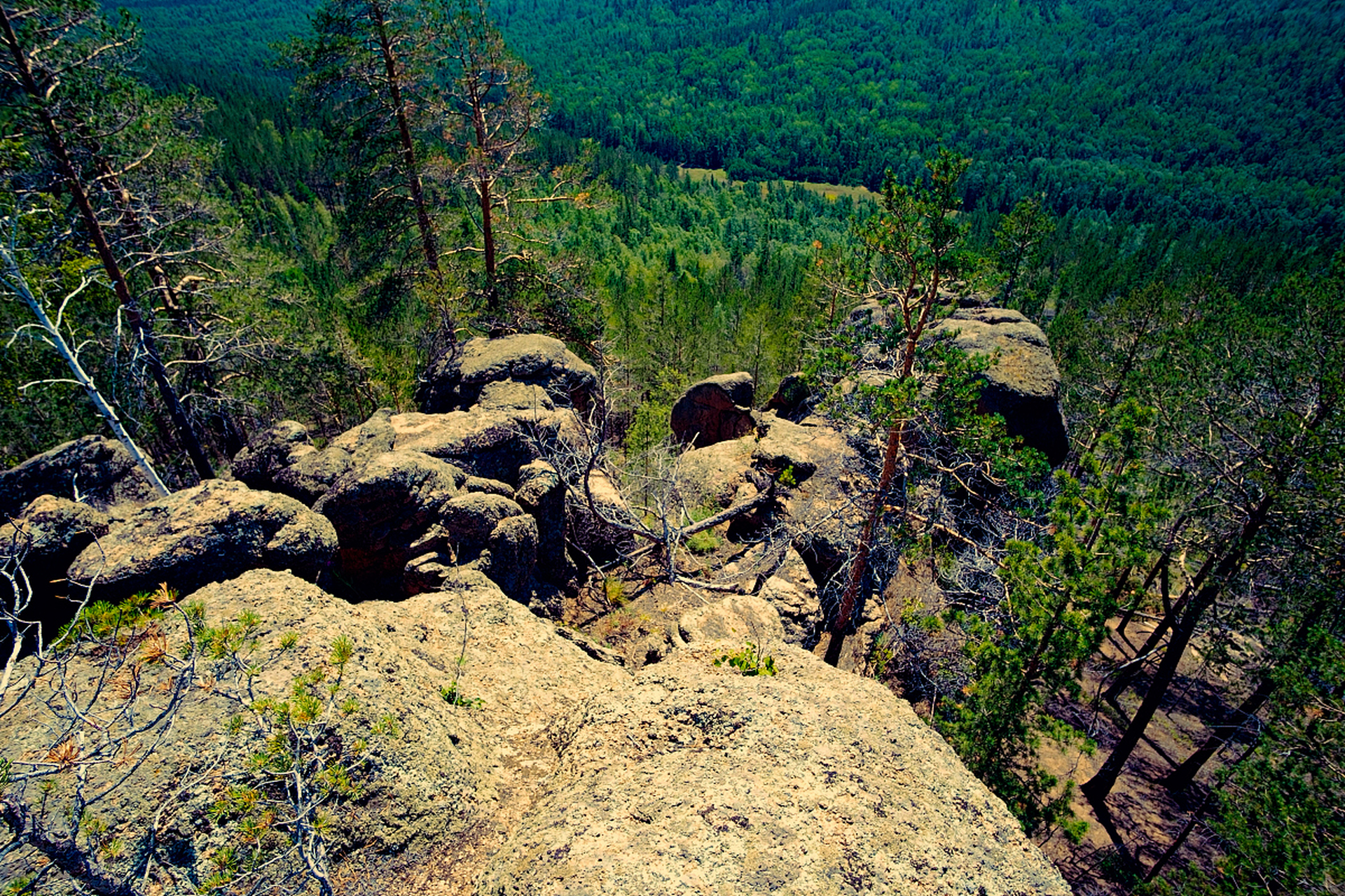 黑龙江火山口国家森林公园,距离宁安市92公里,是否想探寻这里的神秘