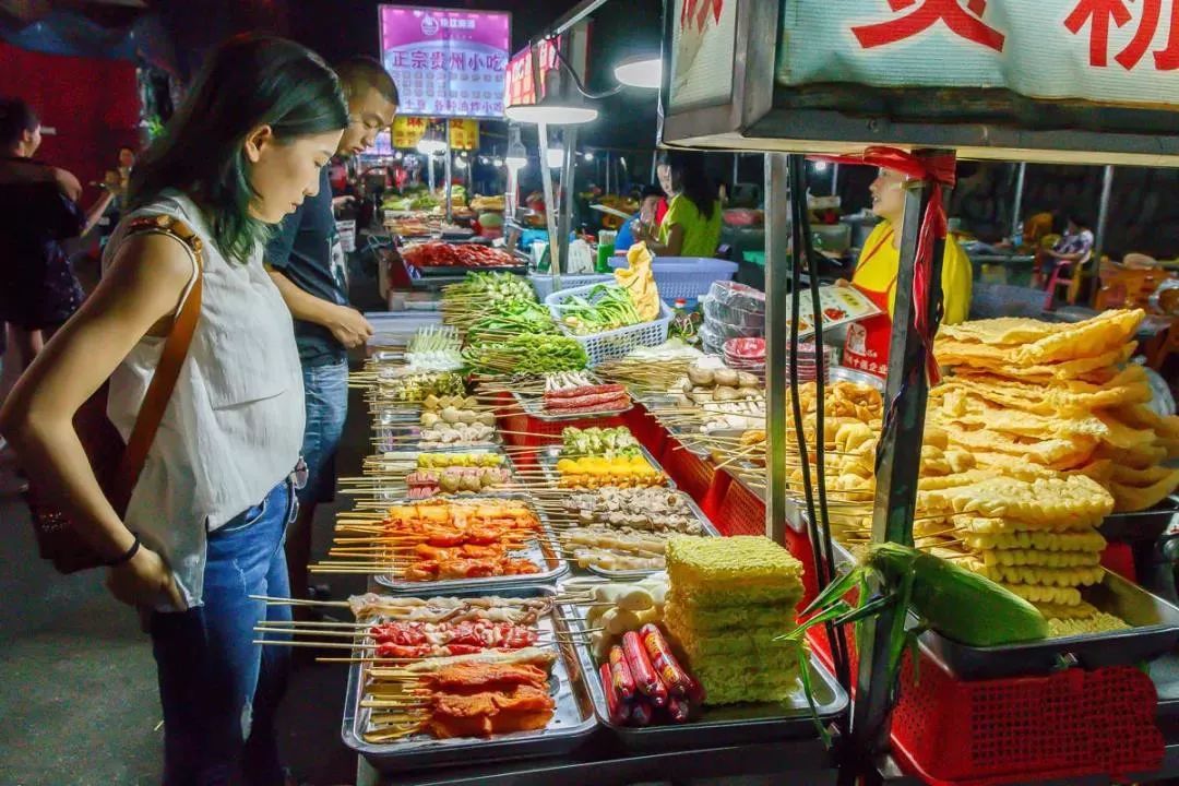 广州夜市小吃街摆摊图片