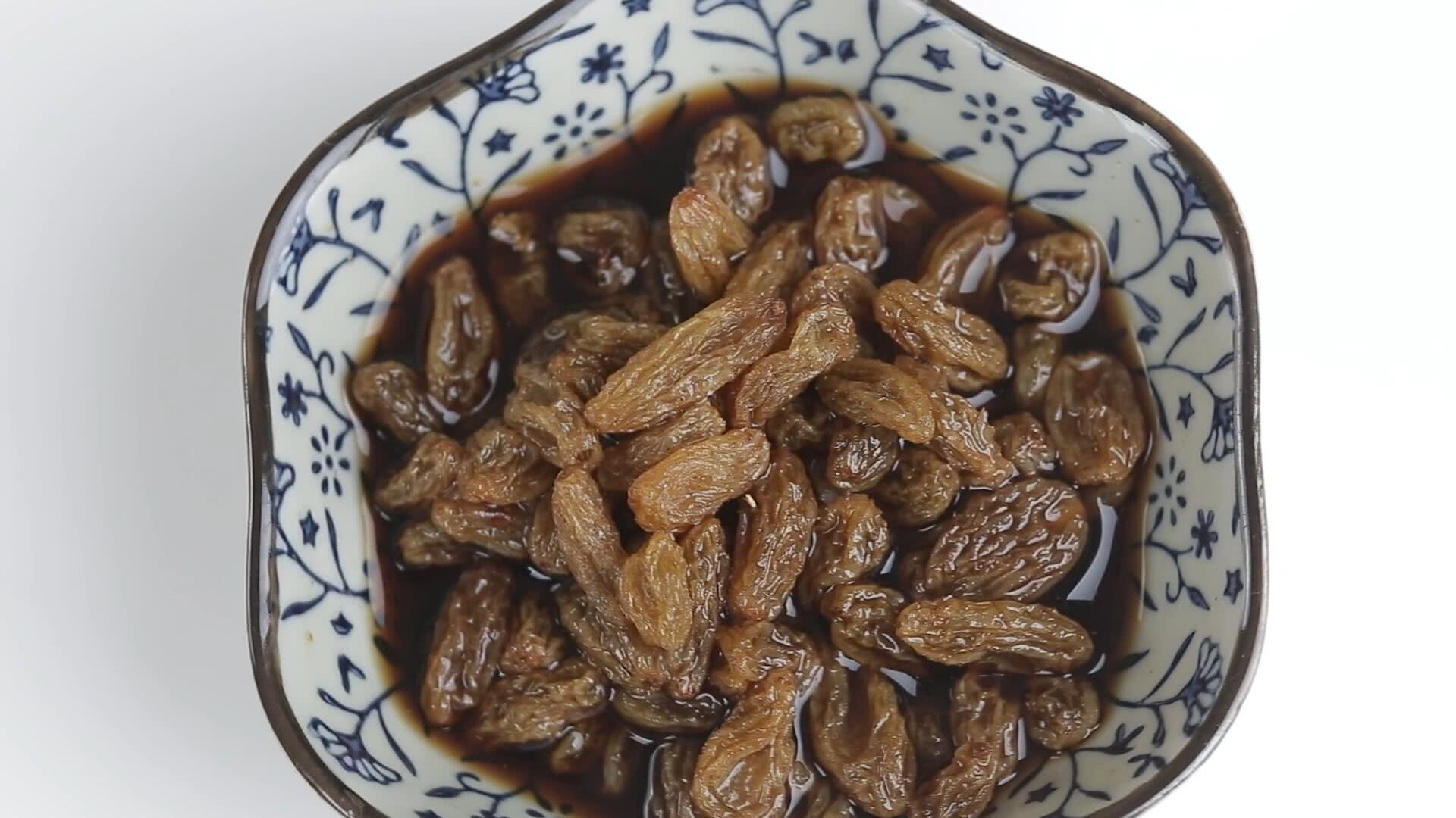 葡萄干用醋泡一晚,厉害了,一个月后收获大惊喜,让你越吃越年轻