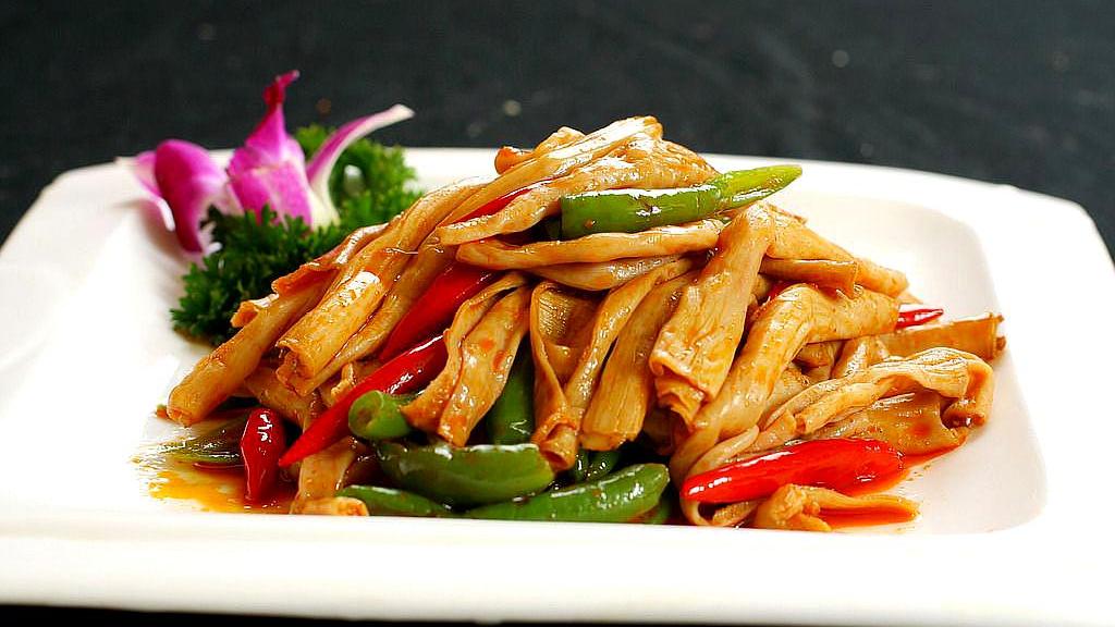 小炒鹅肠:麻辣鲜香,色泽亮丽,脍炙人口!