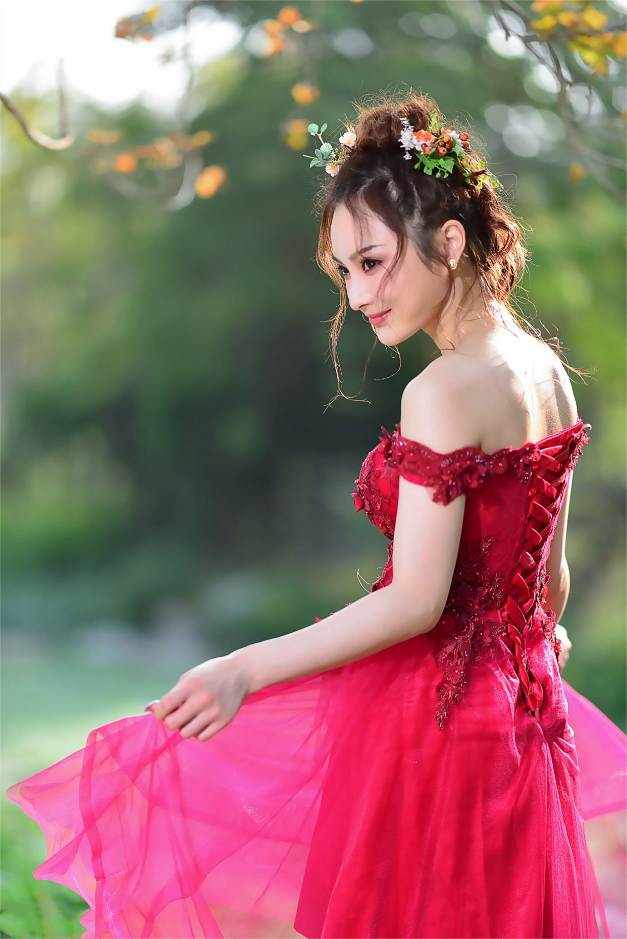 推荐:穿红色婚纱美女,华丽典雅的神韵,国色天香的旷世美人