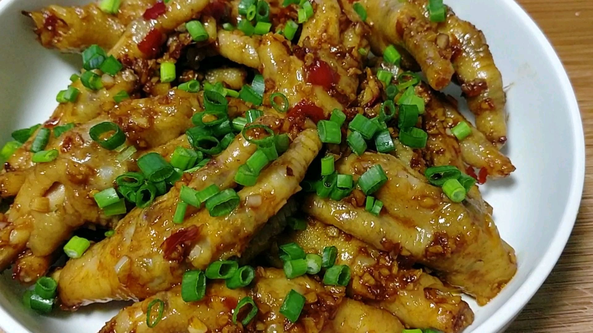 家常鸡爪超好吃的做法,香辣过瘾,软烂又入味,出锅瞬间被扫光