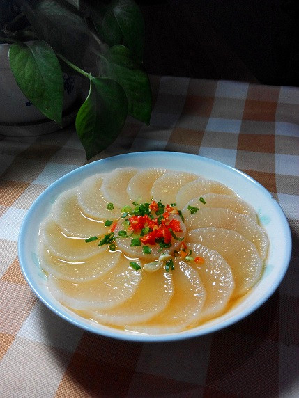 冬天就是要吃萝卜:超简单清蒸白萝卜,老少皆宜,清甜爽口又健康