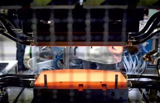 从小公司到全球领军,这家汽车零部件企业的热冲压技术牛逼在哪?