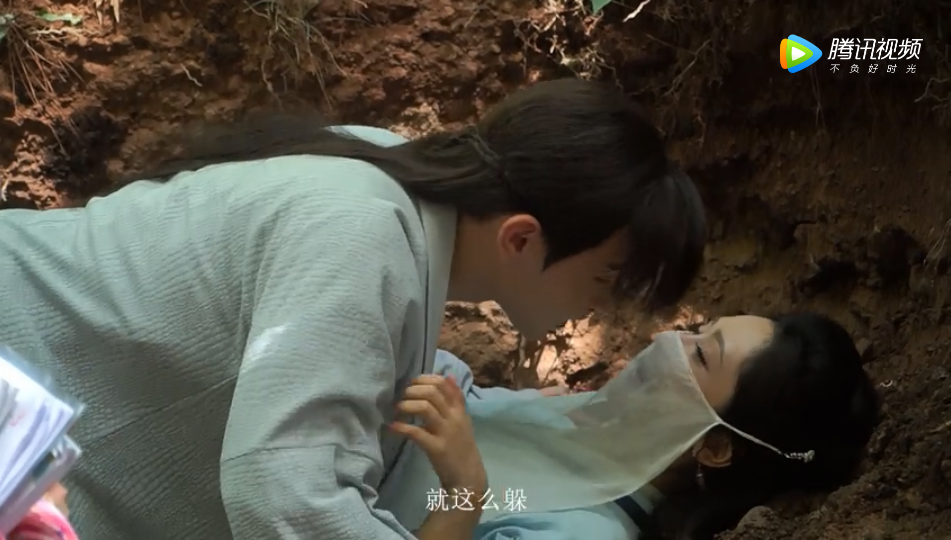 《香蜜》:旭凤扑倒锦觅比划着怎么吻,锦觅忍不住说这样更恶心!