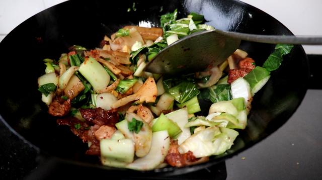 吃不胖的美食,油冬菜做干锅,这道菜我吃了30年还吃不腻!