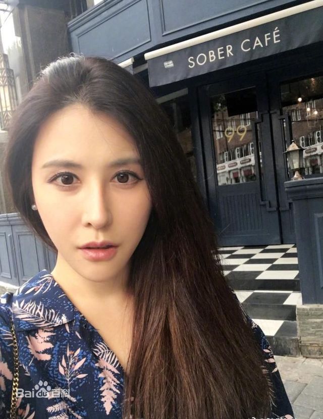 被蔡康永称最有钱的台湾女星,她用爱心俘获网友,下嫁"灰王子"