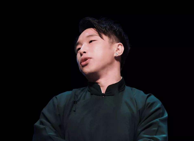 烧饼小时候连狗都怕他,堪称"德云社一霸",可烧饼唯独怕张云雷