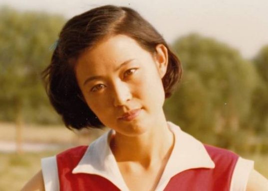 倪萍,这张是倪萍30年前的一张真贵老照片,30年前为了演好《中国姑娘》