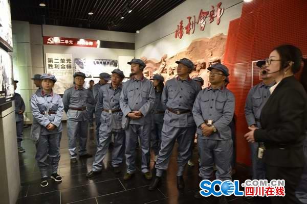 夹金山干部学院首期干部培训班在宝兴开班