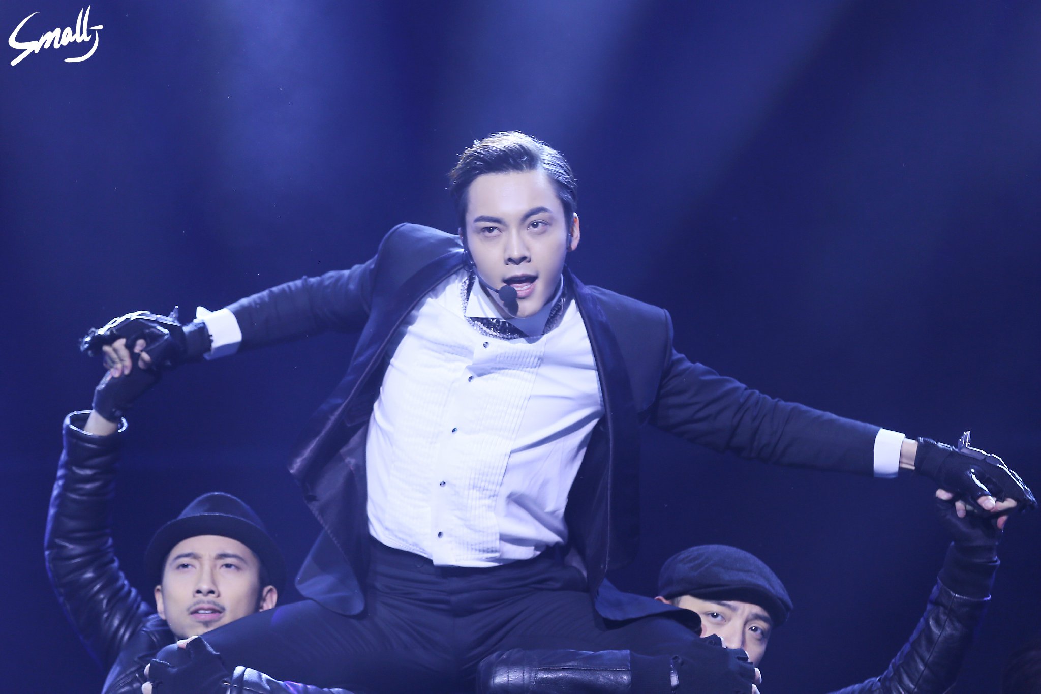 这时的吴真才明白出了什么事情,他一脸惊恐的看着吴勉和归不归