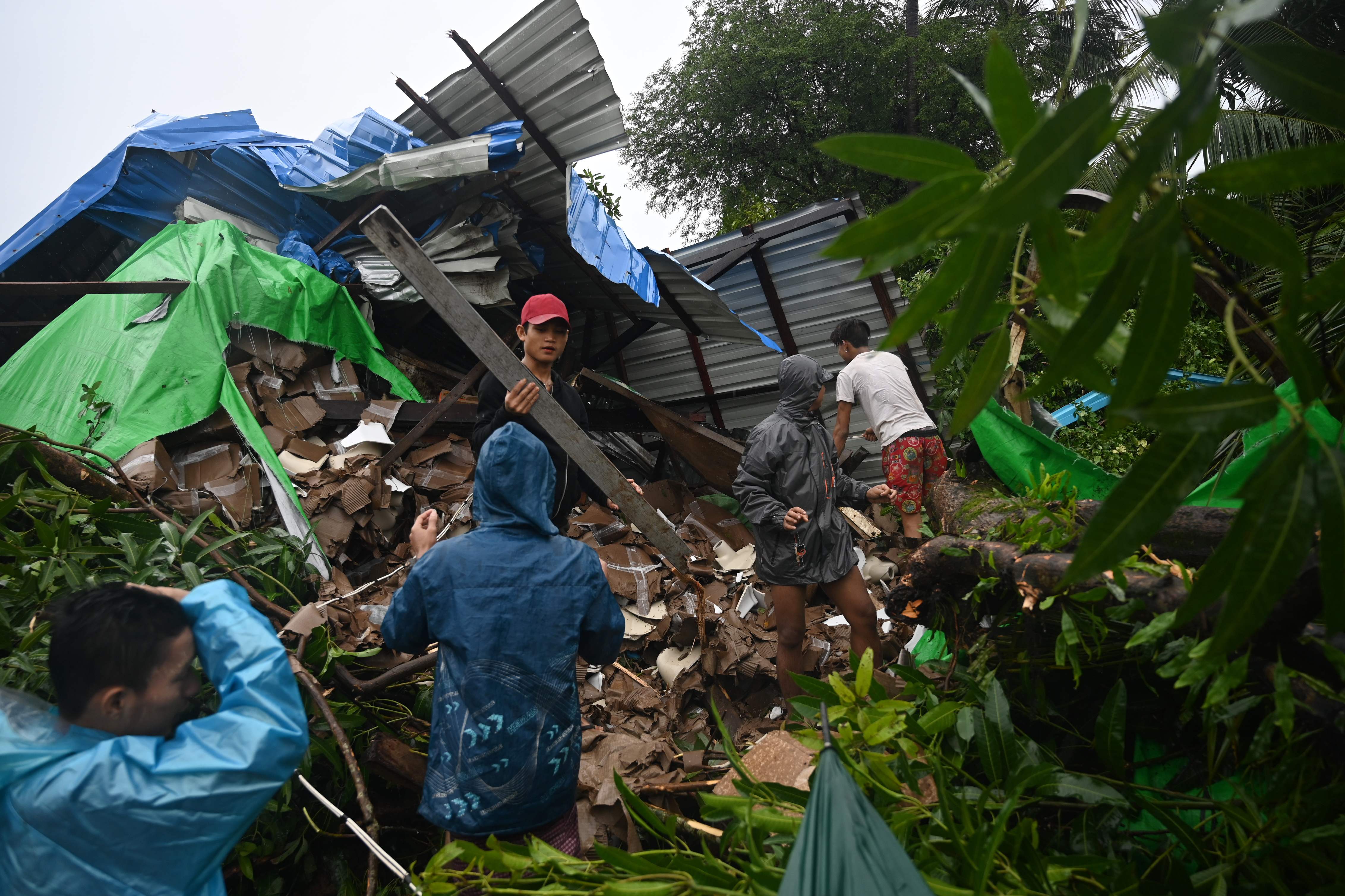 缅甸孟邦山体滑坡已致29人丧生