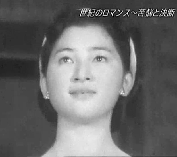 日本皇室订婚装,美智子傻白甜,雅子端庄大方,纪子却是一身黑?