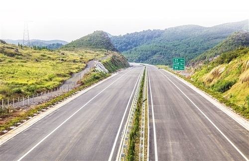 专题_压路机路建设地点:主要位于昆明市主城,呈贡新区和宜良县境内