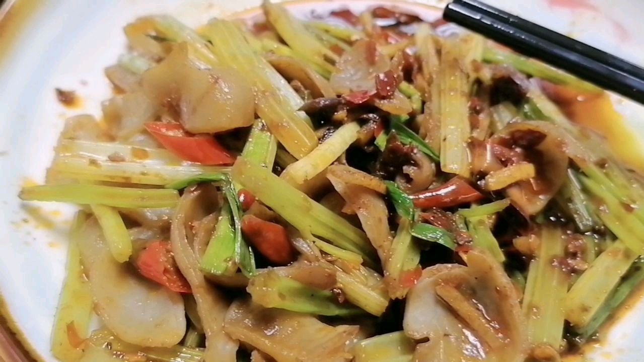 美味下酒菜:爆炒鱼肚的家常做法