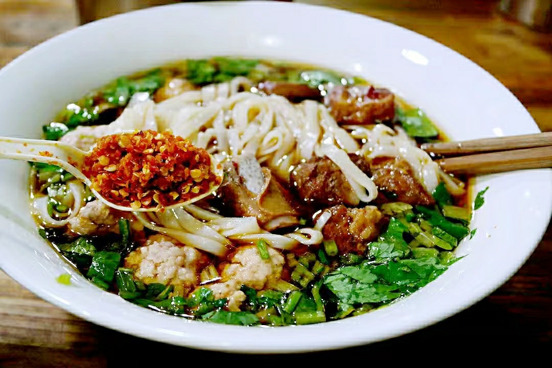 湖南哪个城市的米粉最好吃?长沙并不是无辣不欢,小清新原汤粉!