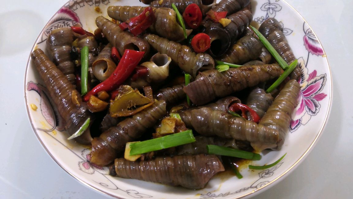 炒一盘钉螺,来杯美酒,生活美滋滋