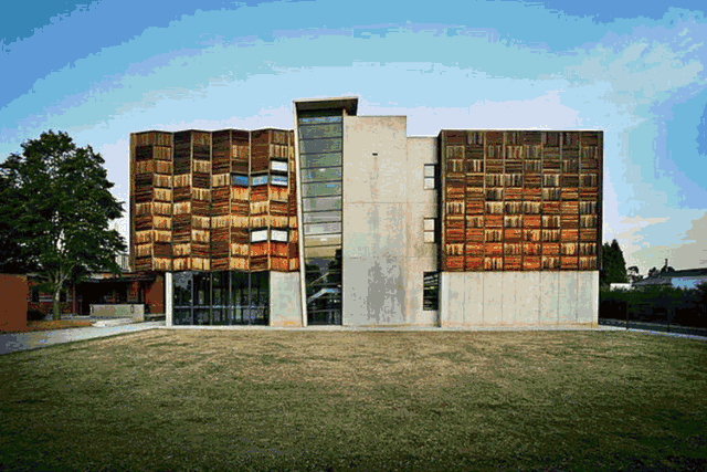 sim又一伙伴大学"澳大利亚皇家墨尔本理工"文凭获教育部认证!