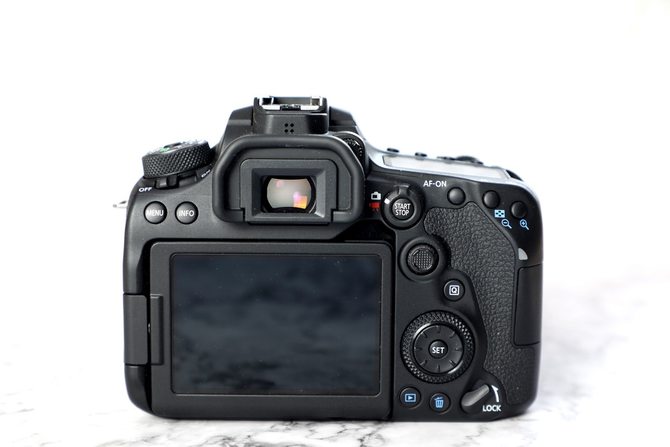 佳能eos 90d单反相机评测:突破至3250万有效像素