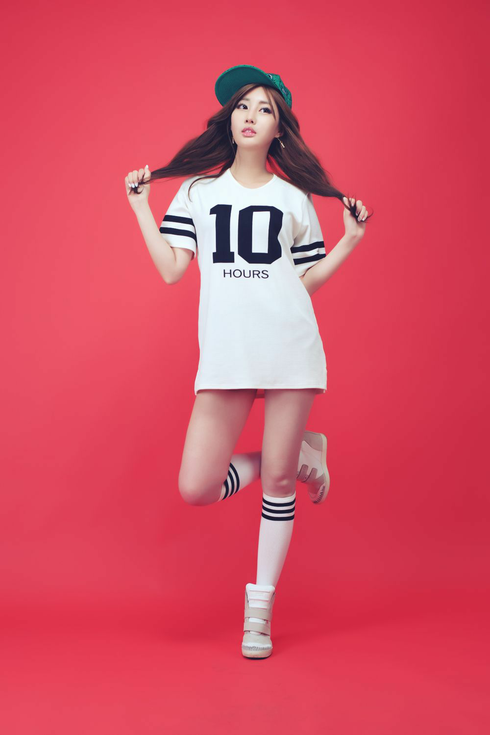 韩国女神模特申世河,清纯美貌的外貌下的一双美腿