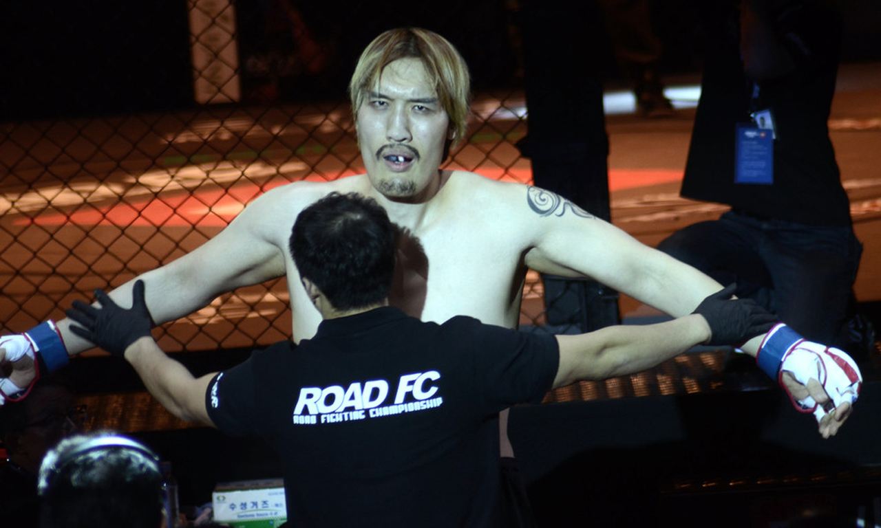 武僧一龙感叹身体虚弱,战胜韩国巨人一成就超越泰森!