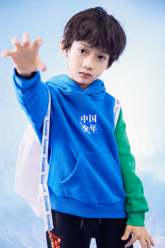 欧恰恰早春亮眼搭配 中国少年绽放光彩!