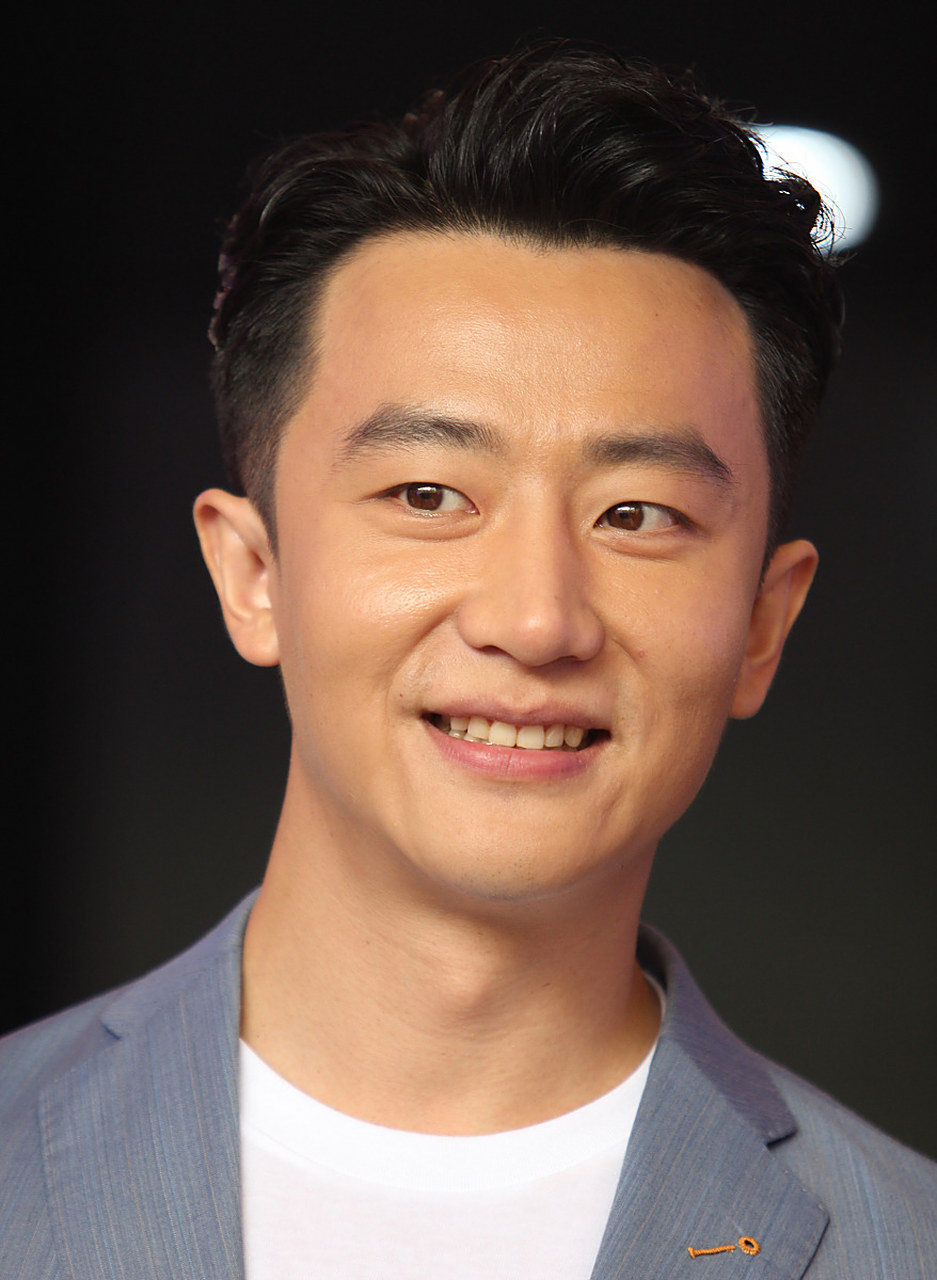 黄轩演技真好,他演得《山海情》太好了,他就适合演年代剧.