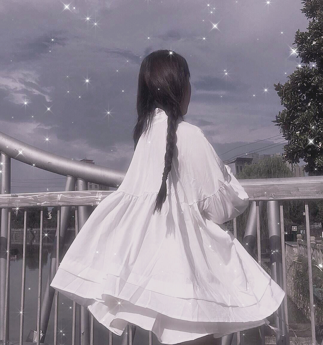 女生头像:上帝揉碎的星星掉进了我的梦里,然后就变成了你