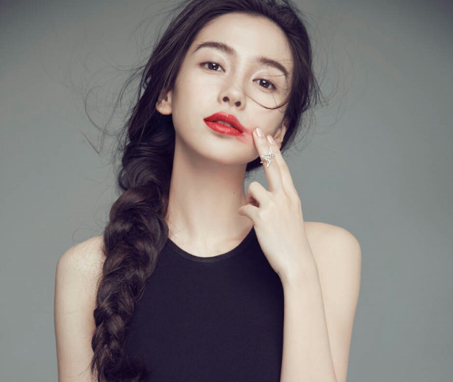 李湘家里的冰箱都满满的山珍海味,这足以看得出李湘是非常能花钱的