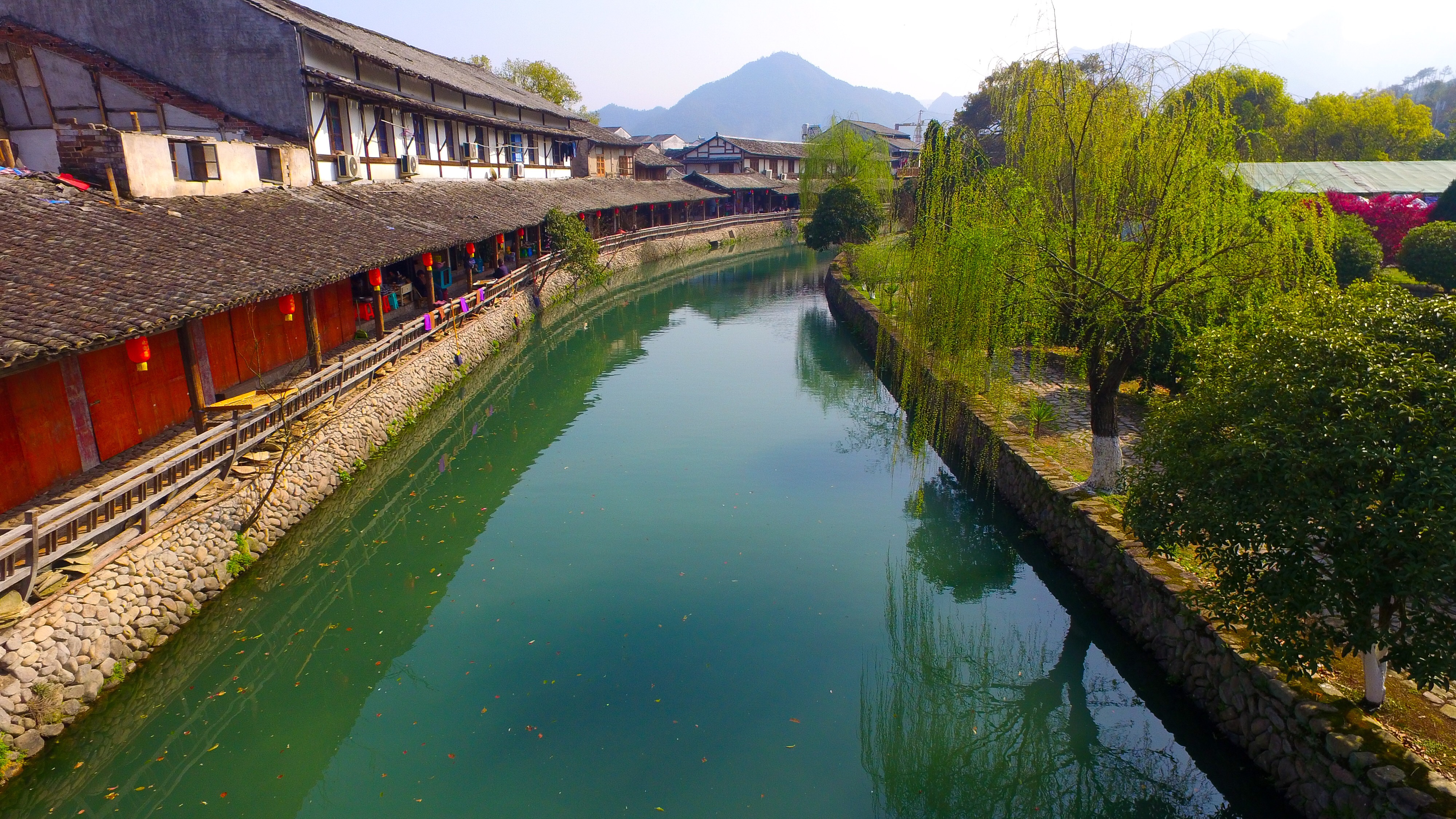 永嘉楠溪江畔,千年古道麗水街,秀水古宅映連天,航拍之下甚美!