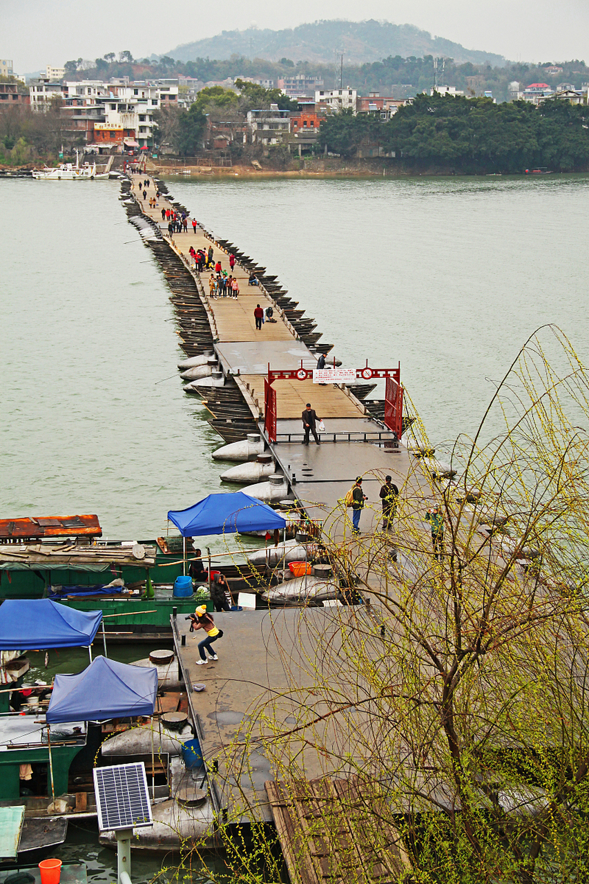 天气晴朗  来到赣州古浮桥  穿越千年历史长河  感受浪漫古韵  走在青