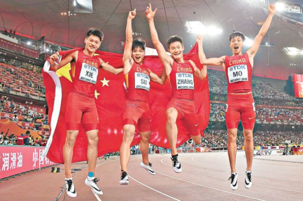 在第13号弯道电光火石间发生的这一切,等到张培萌醒来,已经是第15号