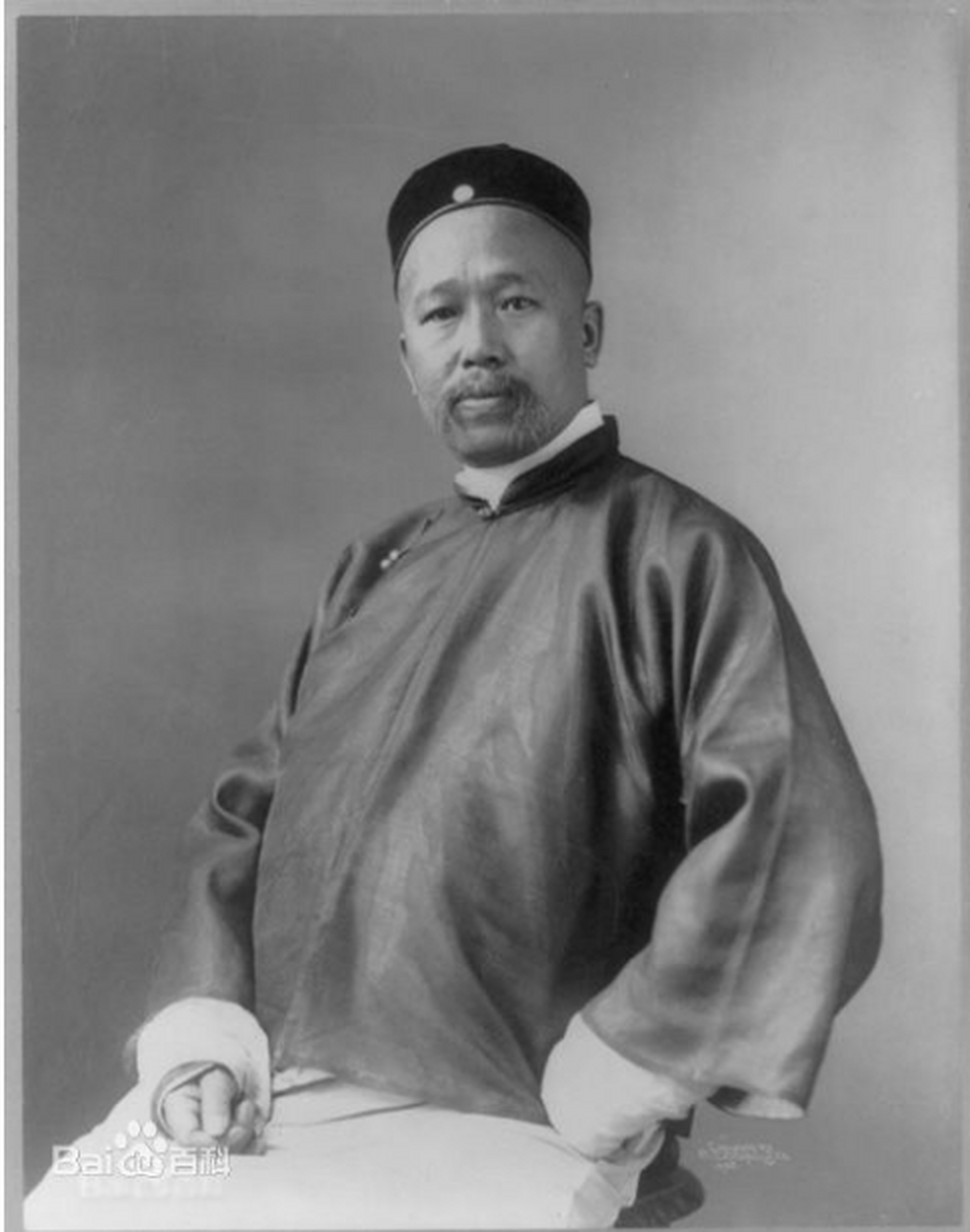 康有为56岁那年,娶了16岁的日本少女市冈鹤子做小妾.