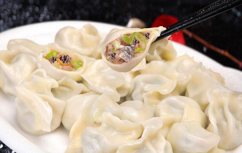 三鲜饺子,它可以分为素三鲜和肉三鲜,口味咸鲜!