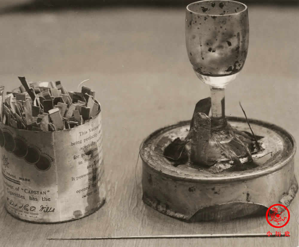 老照片:民国吸食鸦片的男子形貌憔悴 精神萎靡