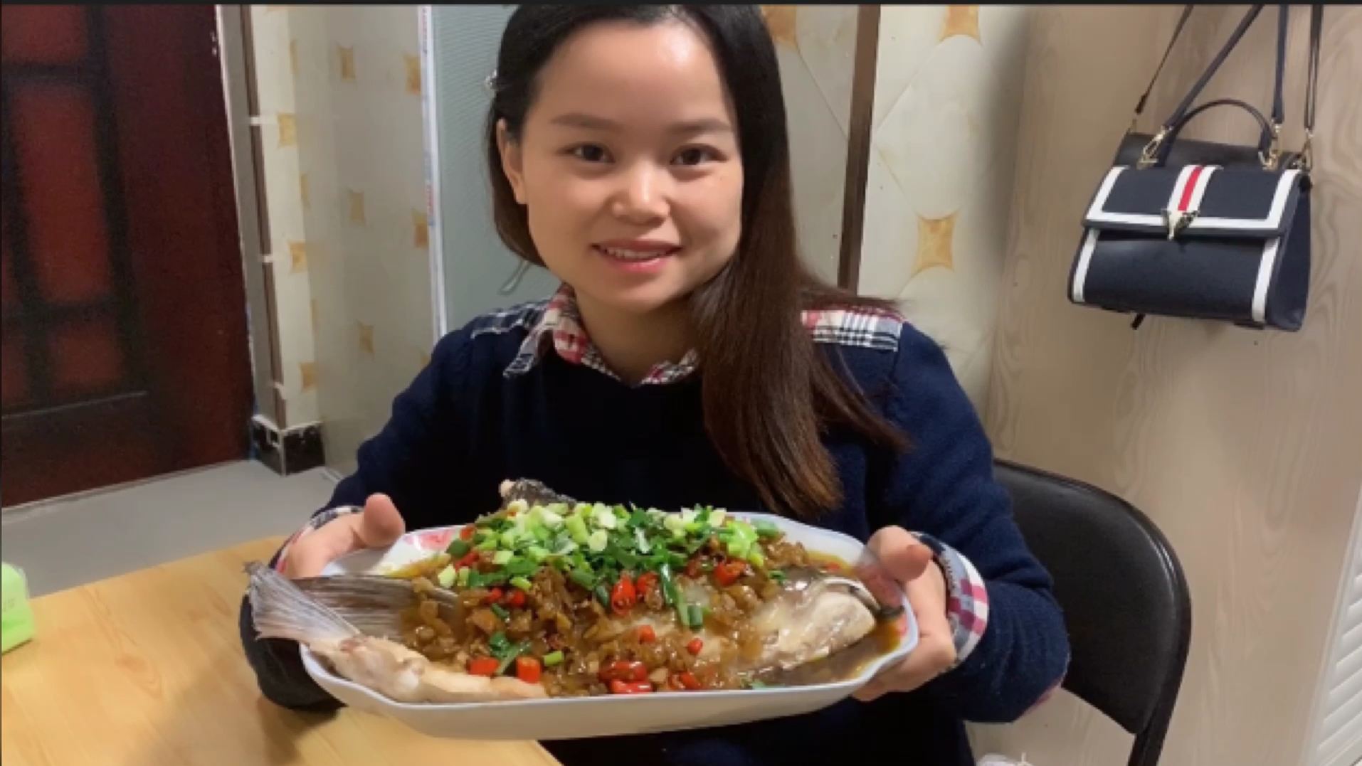 买了两斤胖鱼头 准备做剁椒鱼头 吃 大家觉得这种做法可以吗