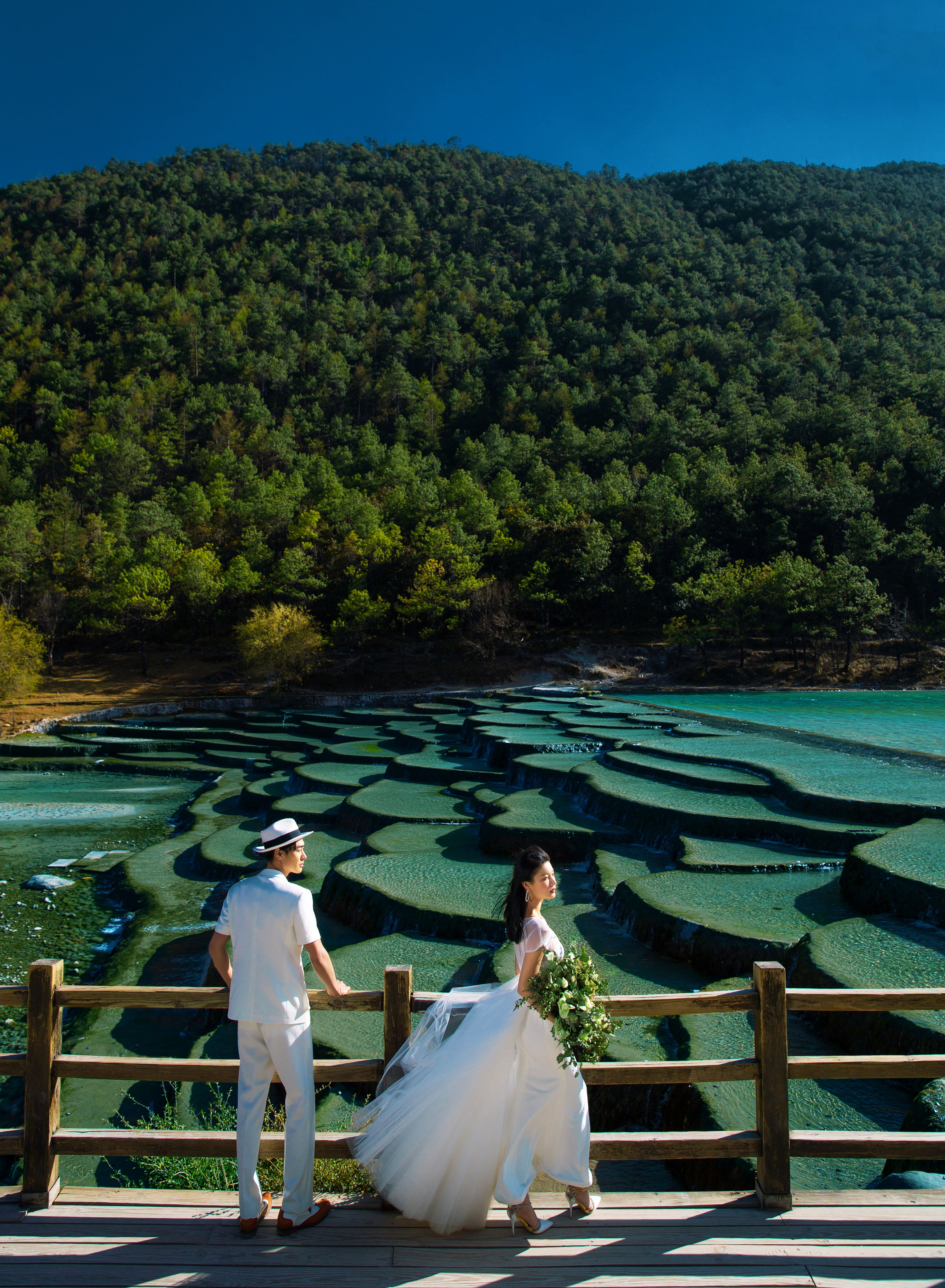 song颂旅拍:你说蓝月谷是去丽江旅拍婚纱照的理由?